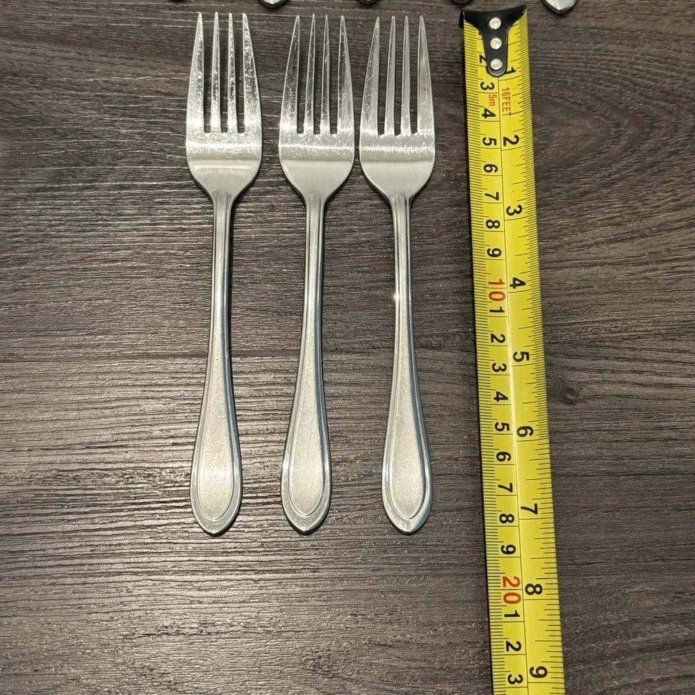 Oneida ASTAIR Stainless Glossy Flatware 17 Piece Mixed Lot Forks Spoons Knives